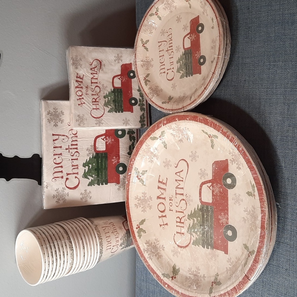 Paper Plates Dinner Dessert Luncheon Cocktail Cups Set Merry Christmas Truck NWT